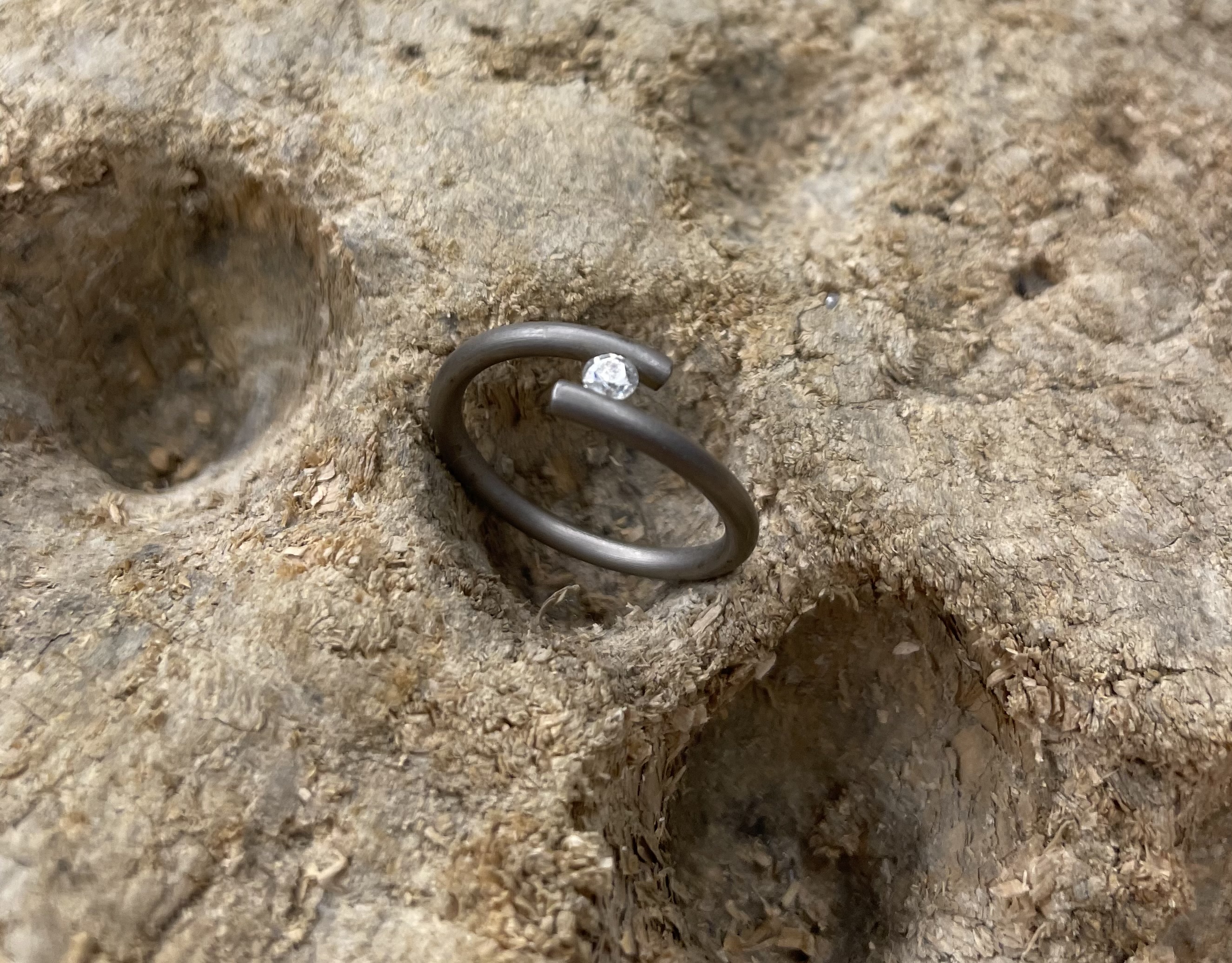 Ring Titan Zirkonia 