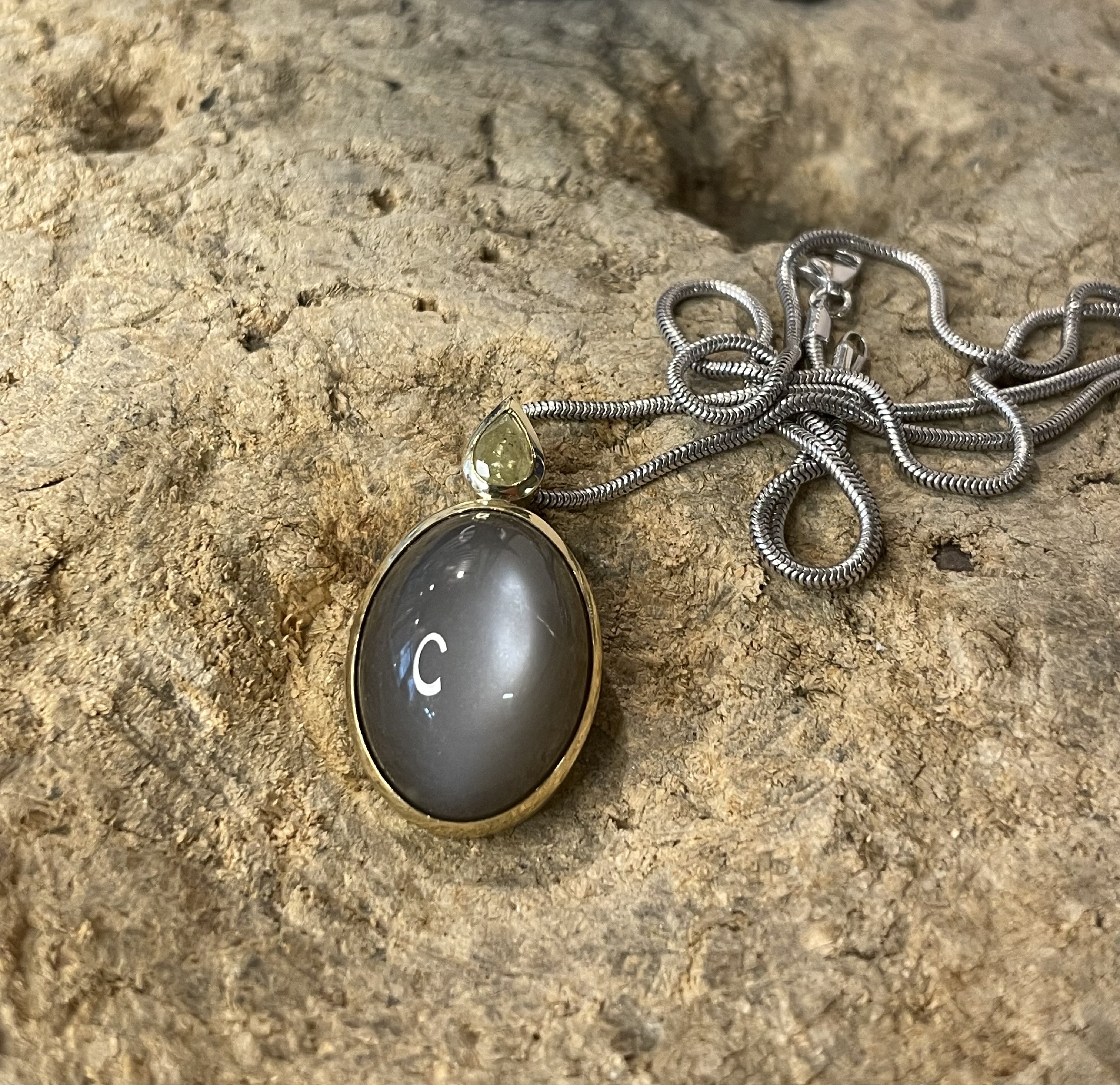 Kette & Anhänger Mondstein 