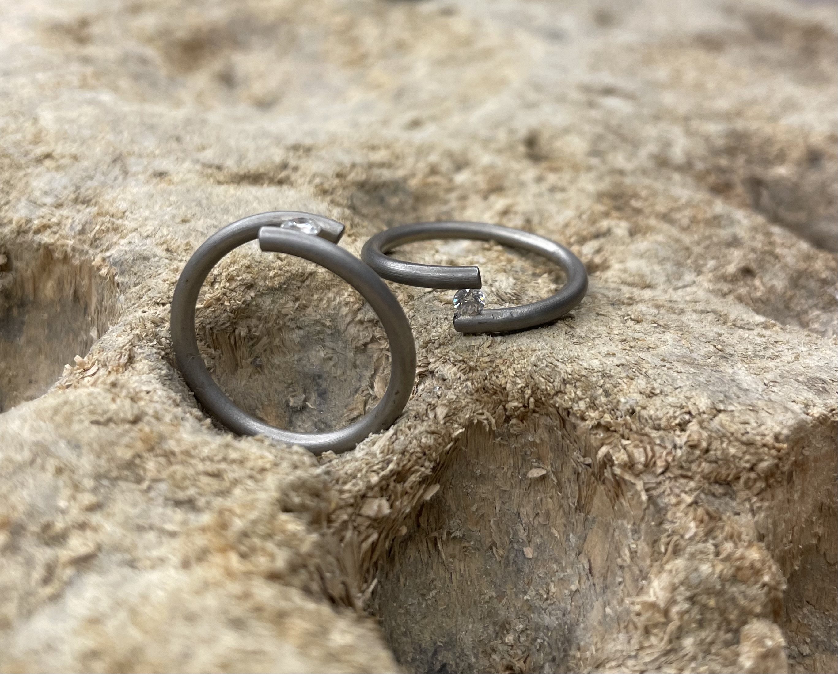 Ring Titan Zirkonia 