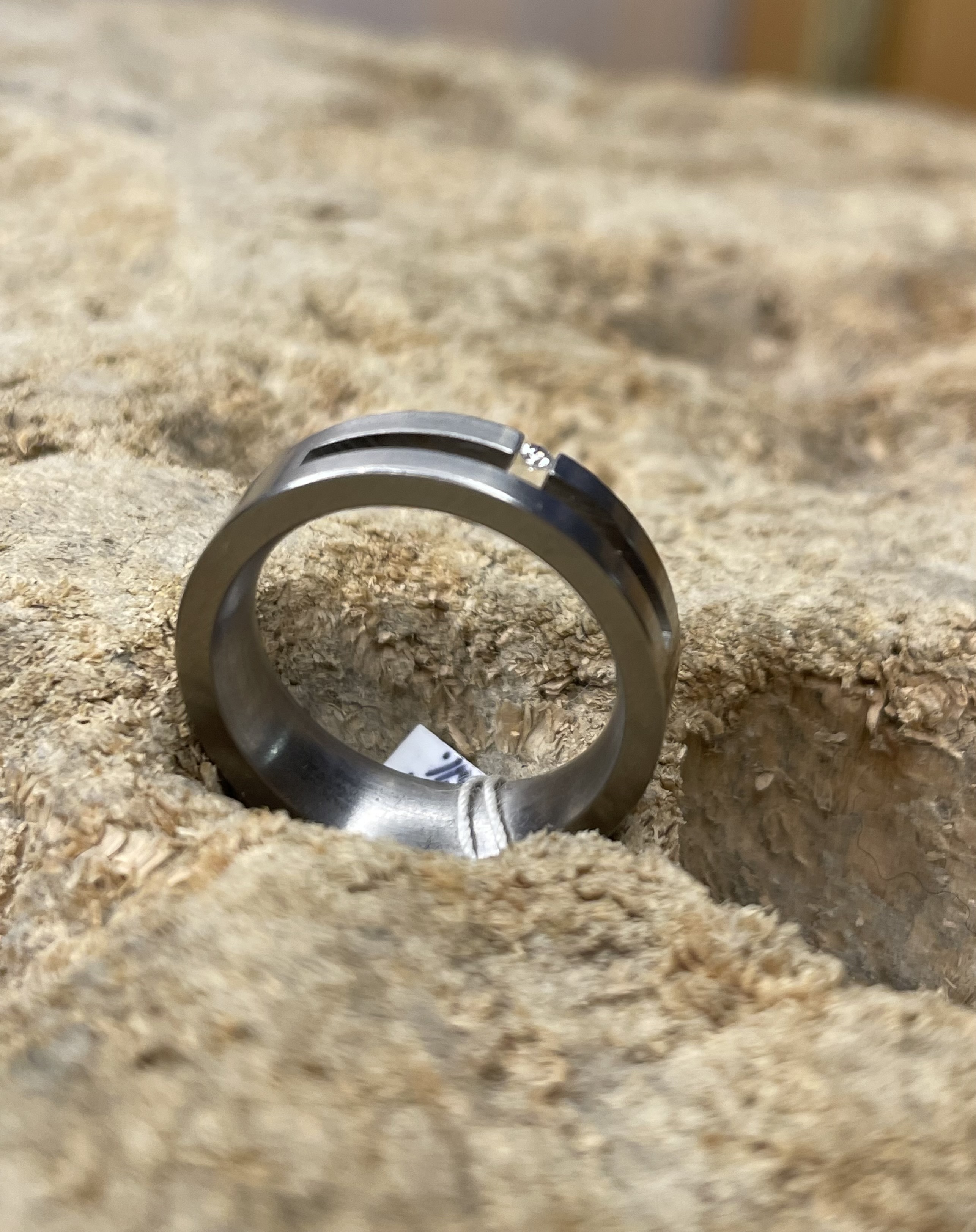 Ring Stahl mit Brillant